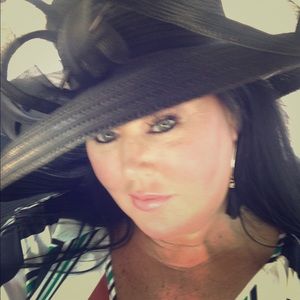 Meet your Poshers, Tosha and Kerensa